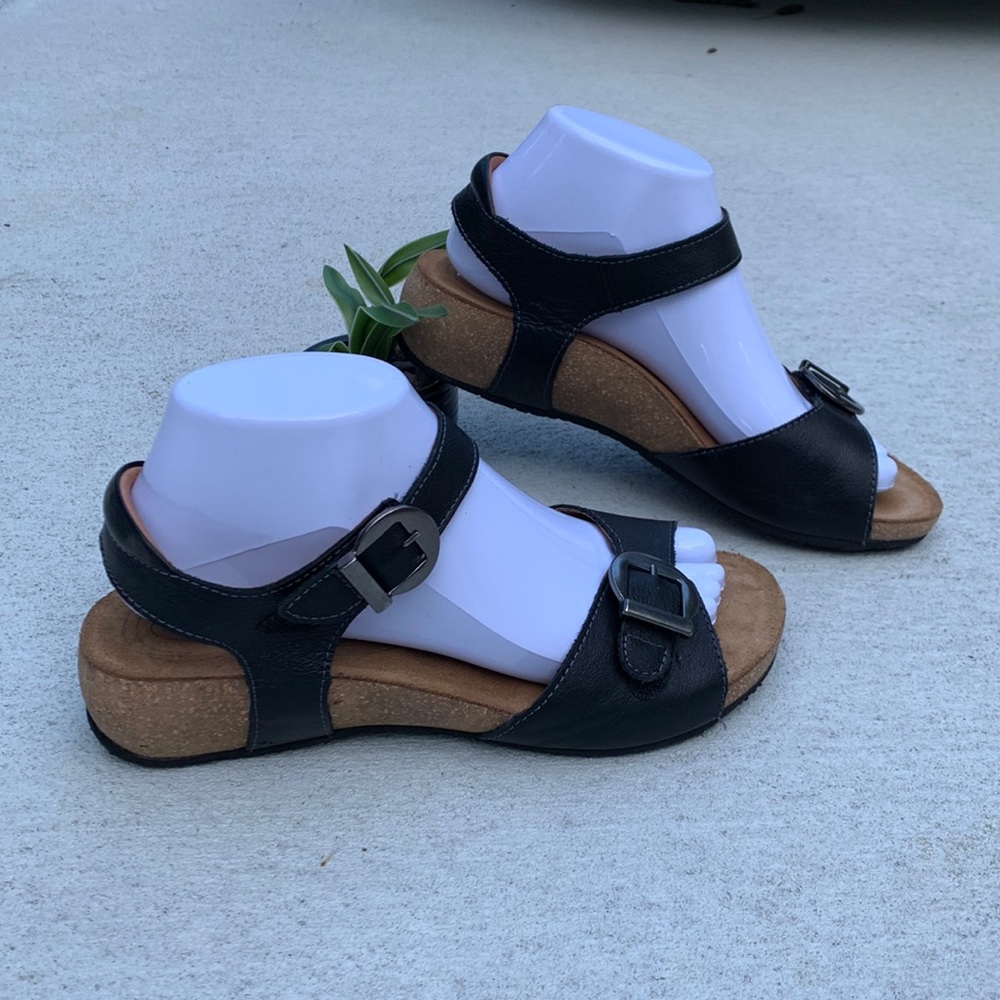 Taos Footwear Vera Adjustable Strap Sandals 8-8.5 Size 39
